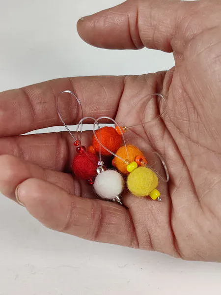 Hovedbilde Maskemarkør ullkule 1 cm sauekvit